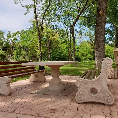 Paradise Park Къща за гости