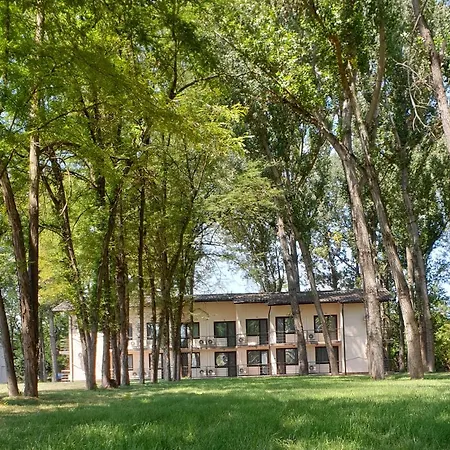 Paradise Park 3*