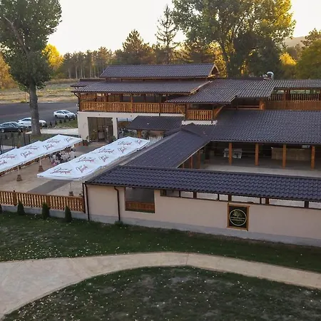 Paradise Park Къща за гости *