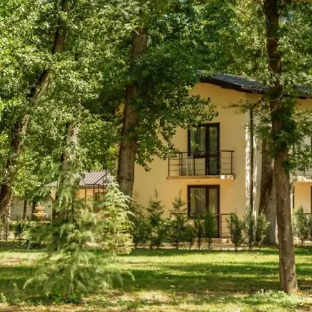 Paradise Park 3*